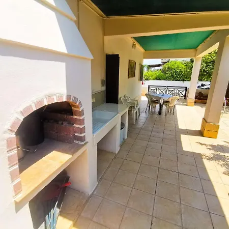 The Barbeque Garden House